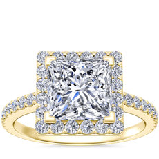 Anillo de compromiso clásico con halo de diamantes de talla princesa en oro amarillo de 14 k